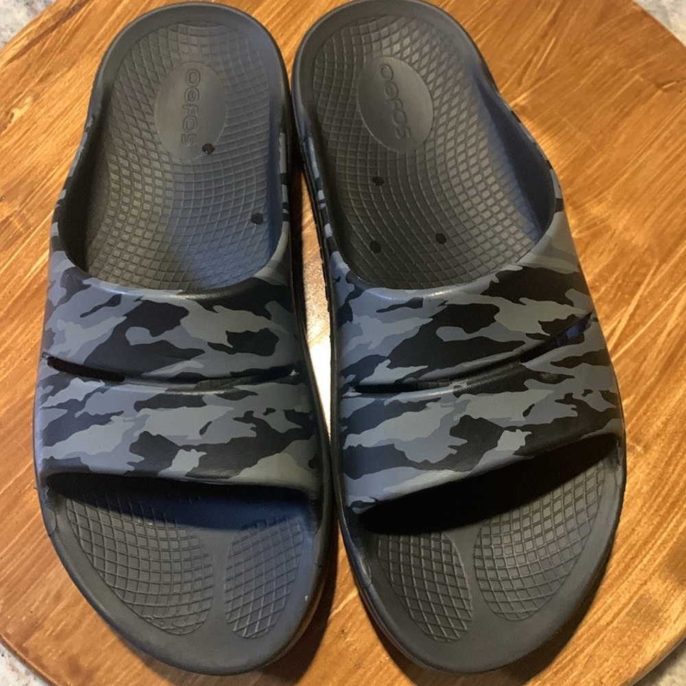 Oofas Stylish Black and Gray Women's slide Sandals size 9